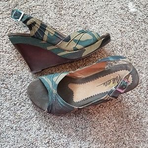 Camo wedge sandals